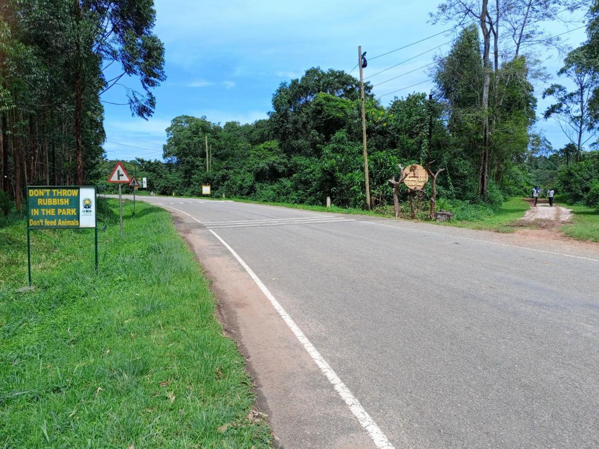 Chimpanzee Capital Safari Lodge Bigodi Exterior photo