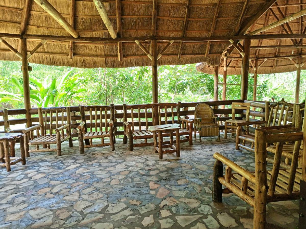 Chimpanzee Capital Safari Lodge Bigodi Exterior photo