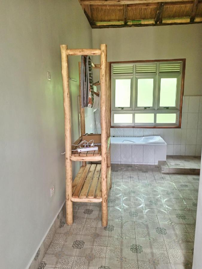 Chimpanzee Capital Safari Lodge Bigodi Exterior photo
